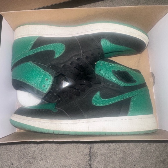 Nike Air Jordan 1 Retro High OG Black Green - Picture 2 of 8